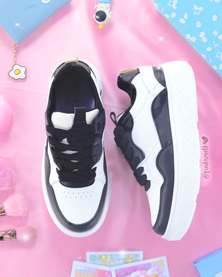 Tenis blanco y negro casuales