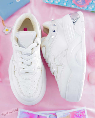 Tenis casuales blancos taches pirámide