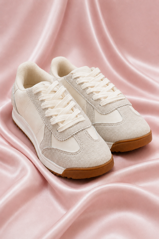 TENIS BLANCOS ESTILO EN PUNTA ADELANTE