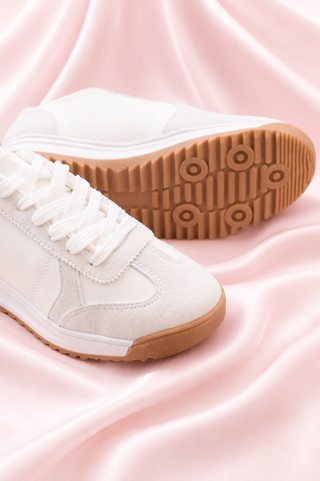 TENIS BLANCOS ESTILO EN PUNTA ADELANTE