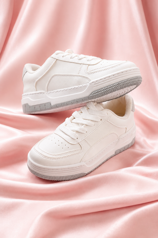TENIS BLANCOS CON SUELA PLANA