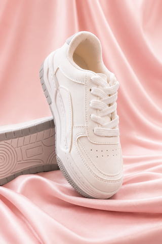 TENIS BLANCOS CON SUELA PLANA