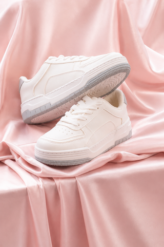 TENIS BLANCOS CON SUELA PLANA