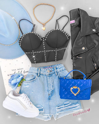 Bustier en cuerina de copas y tiras con apliques plateados