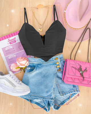 Falda short de jean con abertura en la tapa y cuatro botones