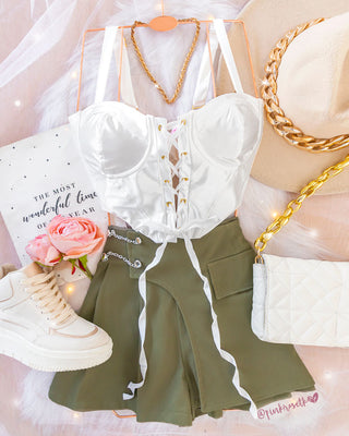 Bustier blanco tipo corsé de amarrar adelante y tiras