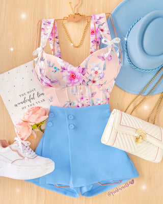Falda short azul con prenses en la tapa y botones