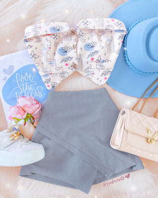 Falda short gris ceniza con tapa en pico