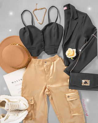 Crop top negro de tiras 3 botones bolsillo falso