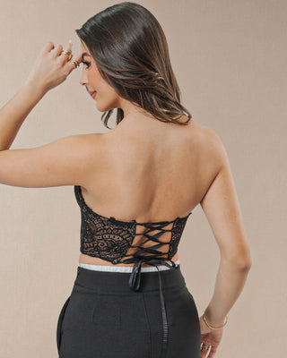 Top corsé negro strapless en encaje