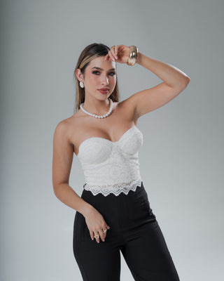 Crop top de encaje strapless con copas