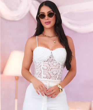 Crop Top de Encaje con Copas y Amarre tipo Corset en la Espalda