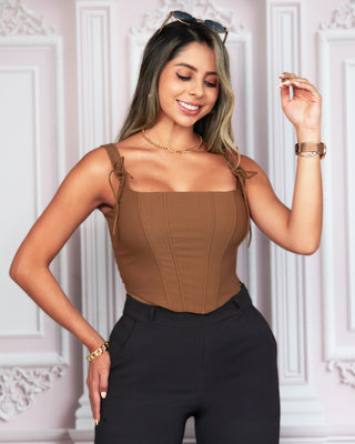 Crop top con escote cuadrado, varillas y tiras ajustables