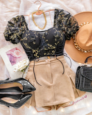 Crop Top de Encaje con Detalle de Mariposas y Manga Princesa