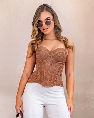 CROP TOP CAFE DE ENCAJE Y COPAS TIPO CORSET EN LA PARTE DE ATRAS