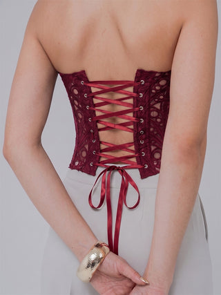 CROP TOP VINO TINTO TIPO OJALILLO STRAPLLE DE MORITAS