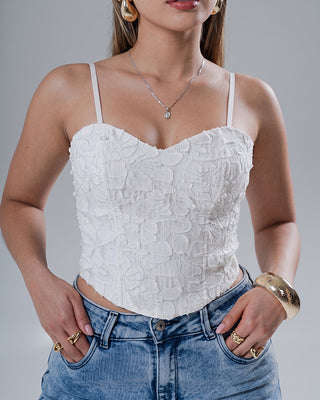 CROP TOP BLANCO DE ENCAJE Y TIRAS CON ESCOTE EN CORAZON