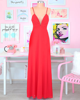 Vestido largo elegante rojo con escote profundo en V