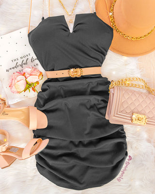 Vestido negro en rib con tiras brillantes y escote V