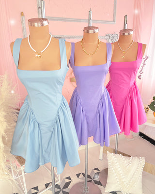 Vestido corto lila cuello cuadrado y tiras