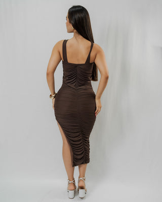 Vestido largo drapeado con copas y tiras cruzadas