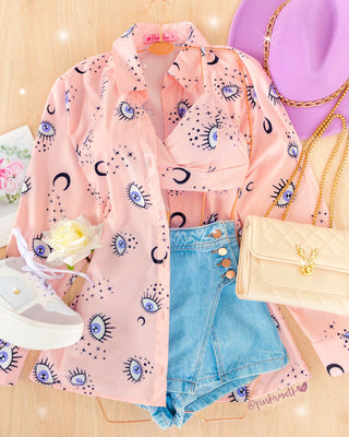 Camisa rosada con top de ojitos