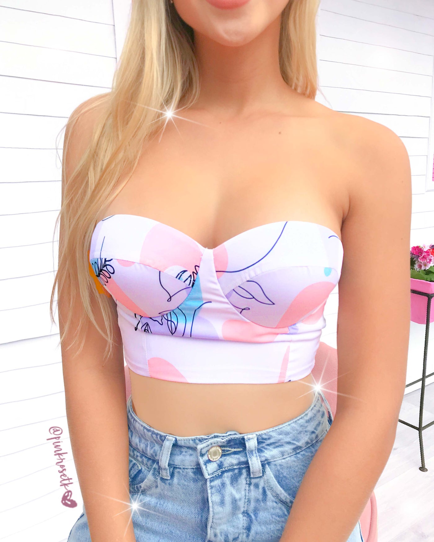 CROP TOP STRAPLE TRAZOS DE CARA