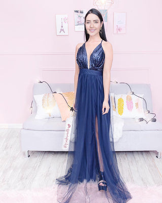 Vestido largo en tull y lentejuelas en el escote