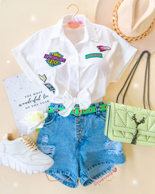 Short de jean con botones y desgaste