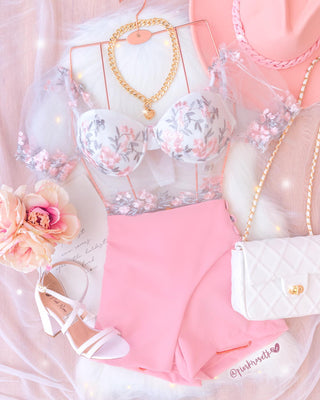 SHORT ROSADO DE TAPA CURVA Y BOTONES