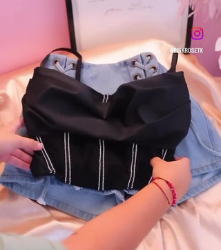 En nuestra tienda en Bogotá encontrarás la mejor selección de ropa para mujer, incluyendo blazers largos con dos botones forrados, faldas, pantalones de moda y blusas modernas. Además, contamos con los mejores sacos modernos y outfits sencillos para mujer, perfectos para cualquier ocasión. ¡Visítanos y descubre la moda femenina en su máxima expresión!