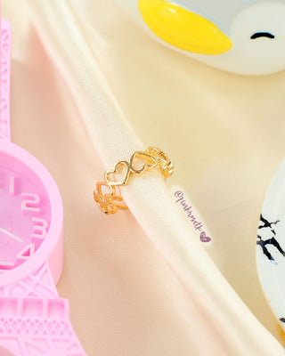 Anillo argolla de corazones dorado