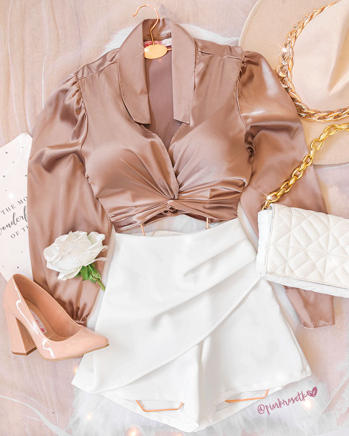 Blusa en satín con manga larga y nudo para amarrar atrás