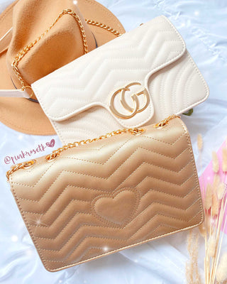 BOLSO BEIGE CON CADENA DORADA