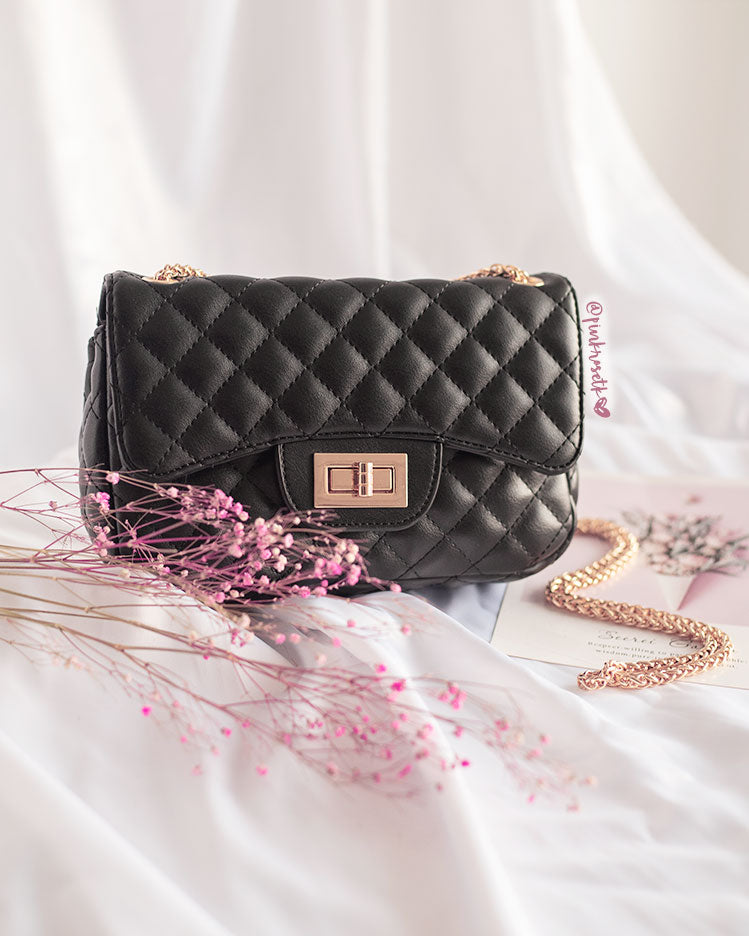 BOLSO ROMBOS NEGRO CON CADENA