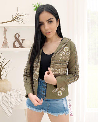 CHAQUETA VERDE OTOÑAL BORDADA CON TACHES