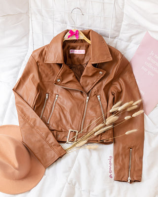 CHAQUETA CUERINA CON CREMALLERAS
