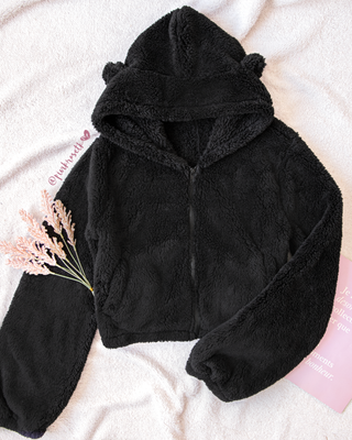 CHAQUETA NEGRA PELUDA DE OREJITAS
