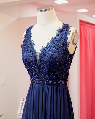 VESTIDO LARGO CON TEJIDO DE CANUTILLOS EN LA CINTURA