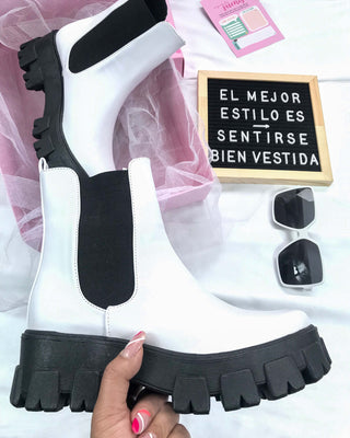 BOTINES DE RESORTE Y SUELA GRUESA