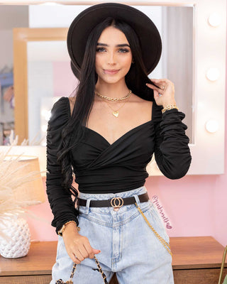 BLUSA CRUZADA CON MANGAS DRAPEADAS NEGRA