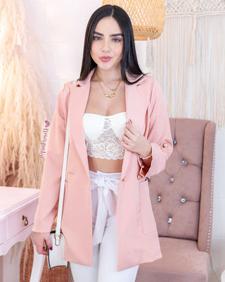 Blazer de dos botones y bolsillos