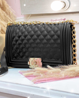 BOLSO NEGRO CON CADENA