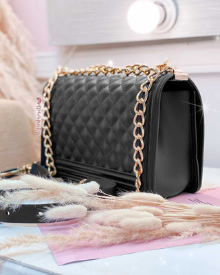 BOLSO NEGRO CON CADENA
