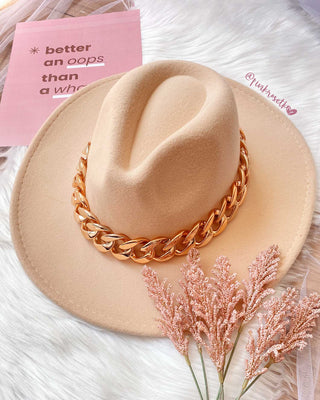 SOMBRERO CON CADENA BEIGE