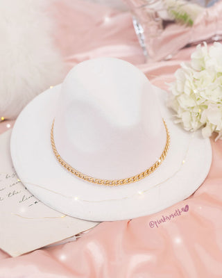 SOMBRERO BLANCO CADENA DORADA
