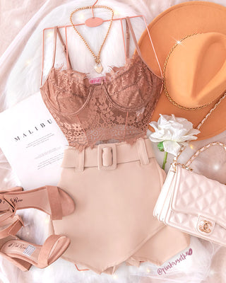 Falda short de hebilla camel