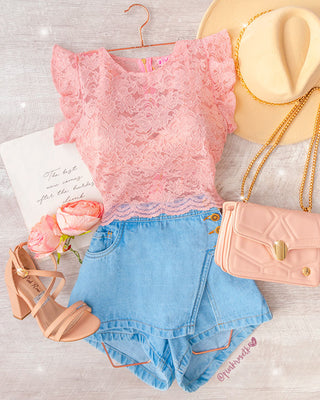 BLUSA DE ENCAJE Y TOP INTERIOR