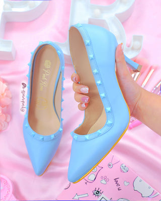 Stilettos azules con taches