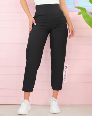 ¿Quieres destacar en cualquier evento o en tu día a día? En nuestra tienda en Bogotá encontrarás la mejor selección de ropa para mujer, incluyendo blazers largos, faldas, pantalones de moda y blusas modernas. También contamos con una amplia variedad de camisas sport y jeans para mujer, así como los mejores sacos modernos y outfits sencillos para dama. ¡Ven a visitarnos y vive la experiencia de la moda femenina en su máximo esplendor!